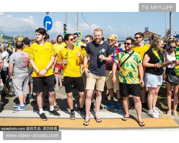 卡拉巴赫球员致谢主场球迷热情支持