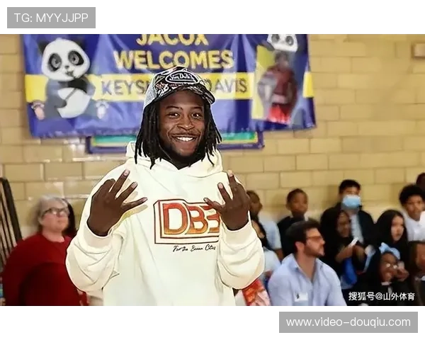 凯肖恩·戴维斯因体重超标被剥夺WBO头衔，轻量级拳王战戏剧性诞生