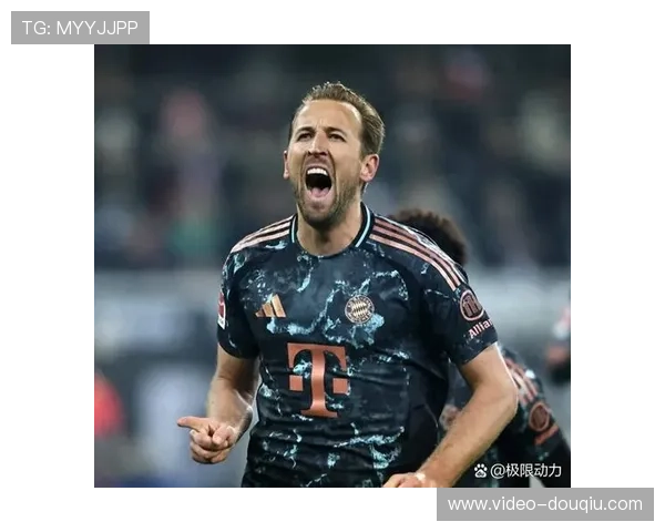 拜仁战术角球奏效，日韩后卫连线打破僵局