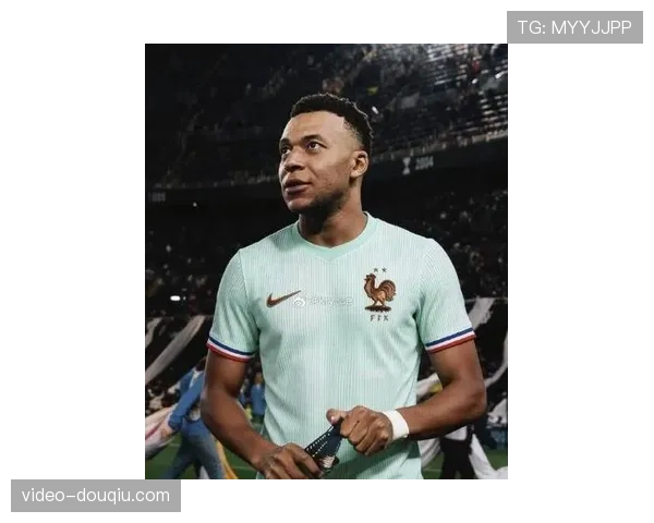 姆巴佩左膝伤势确认缺席欧冠关键战，为世界杯选择保守治疗